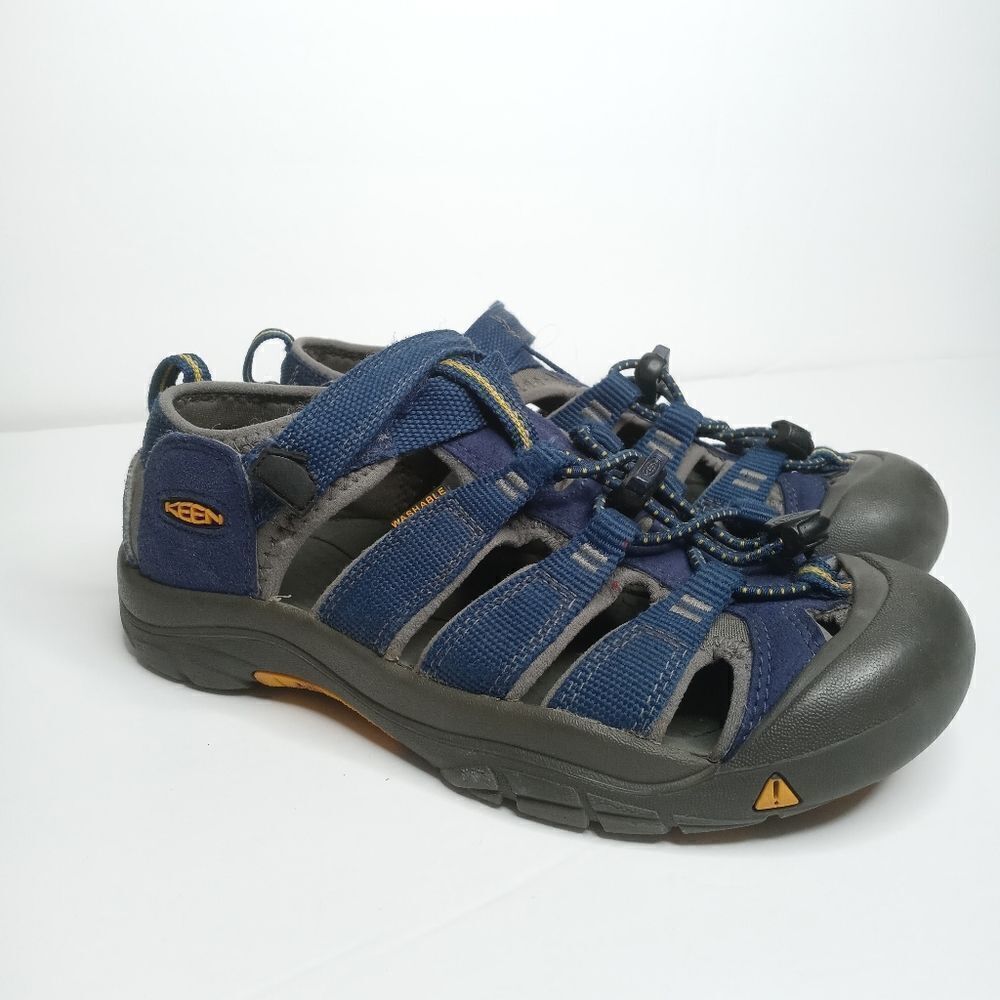 Keen sandals boy size 4